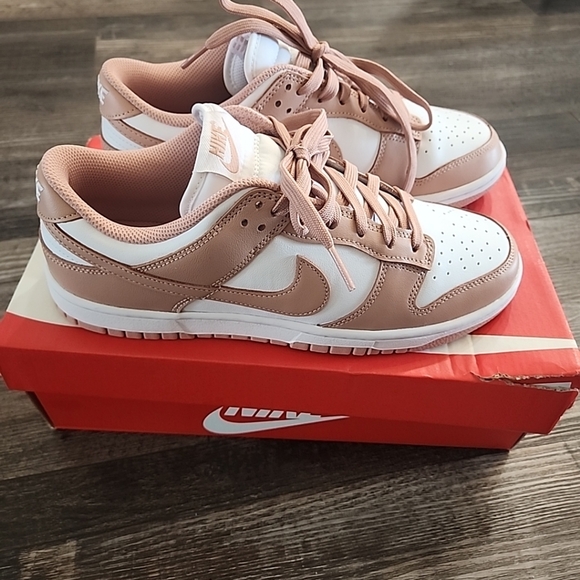 Nike Women's Sneakers in Rose Whisper and White - Picture 3 of 6